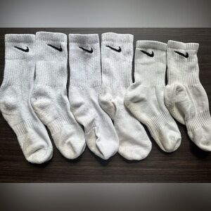 White Nike Everyday Cushioned Crew Socks